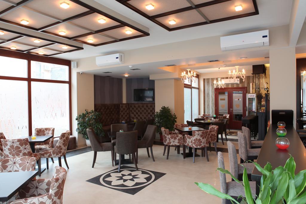 Garni Hotel Tema Nova Τσάτσακ Εξωτερικό φωτογραφία